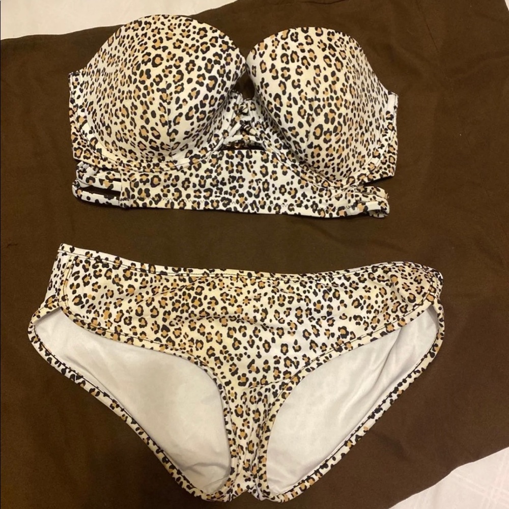 VS bathing suit 32DD/XS